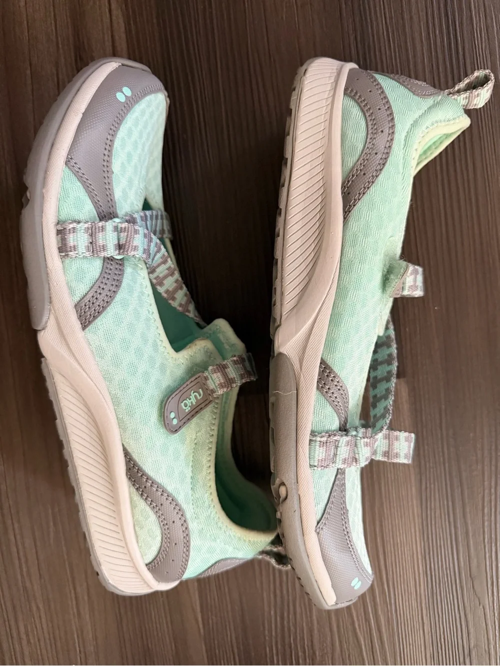 Women’s size 11W (wide) Ryka Kailee walking shoe with Velcro strap aqua mint